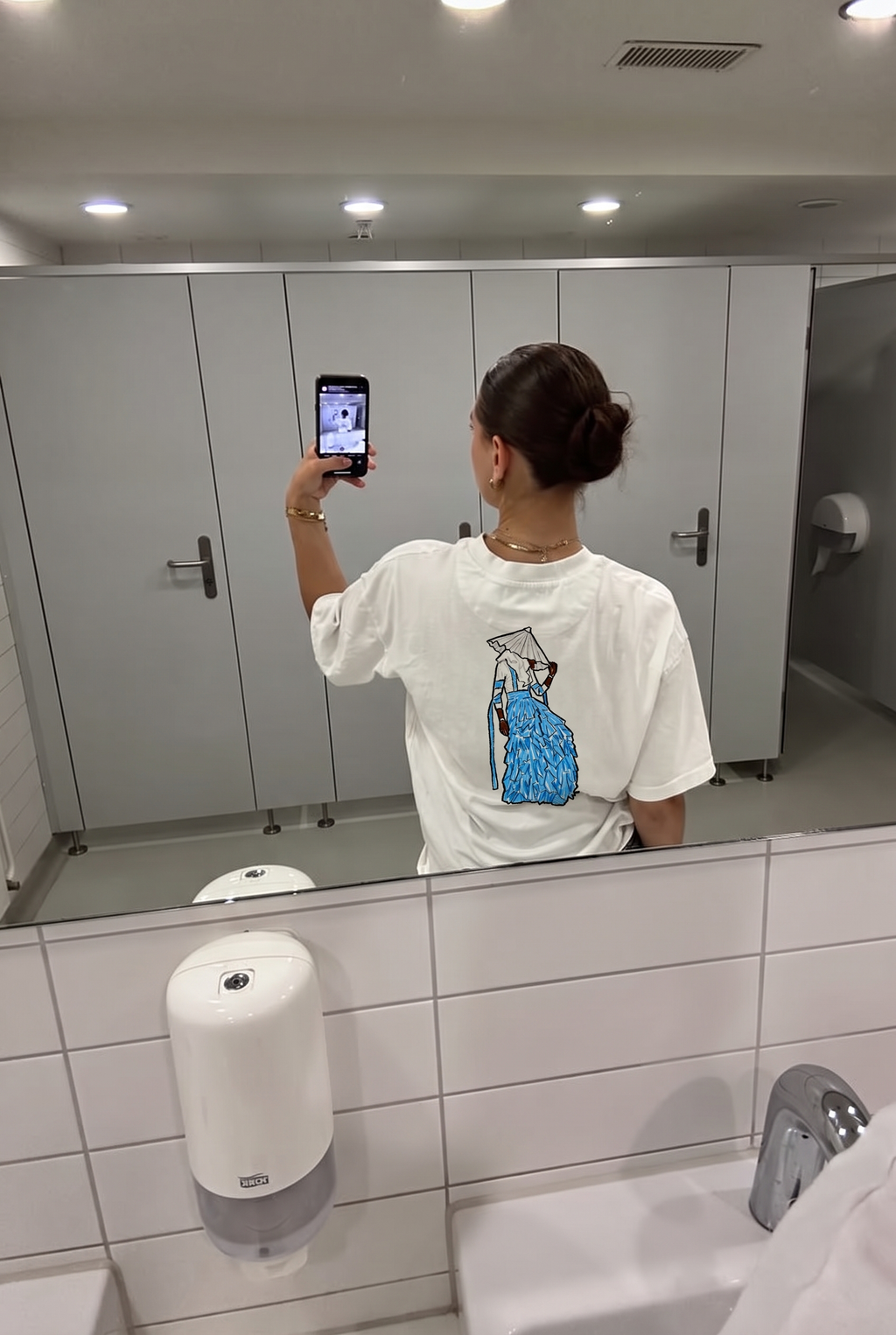JEFFERY tee, back print in a mirror selfie